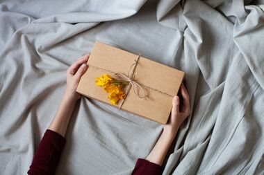 подарочные коробки и материалы на день рождения купить